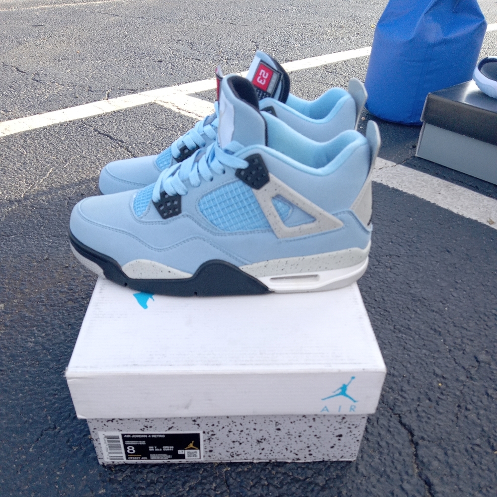Air Jordan 4 Retro, University Blue